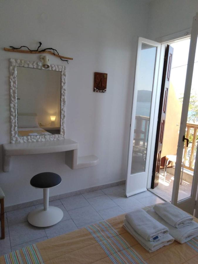 Adriani Sea View Rooms Adamantas  Bagian luar foto